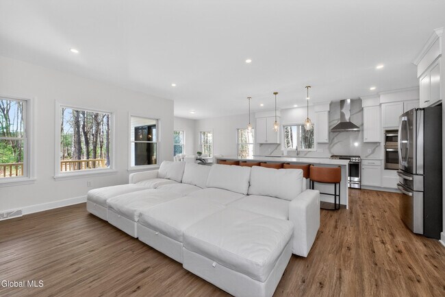 Building Photo - 622 Acland Blvd