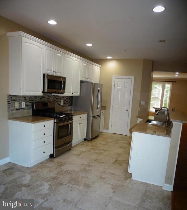 Building Photo - 10604 Ashford Way