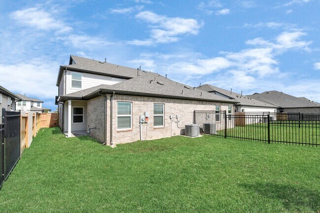 Building Photo - 21042 Shore Oak Dr