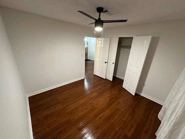 Building Photo - 3535 Farwood Dr