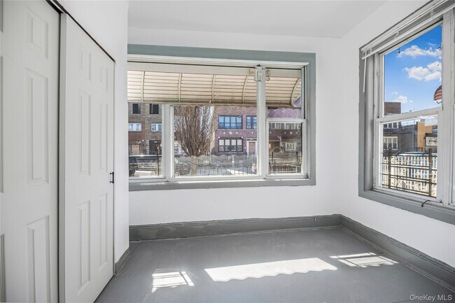Building Photo - 1260 Evergreen Ave