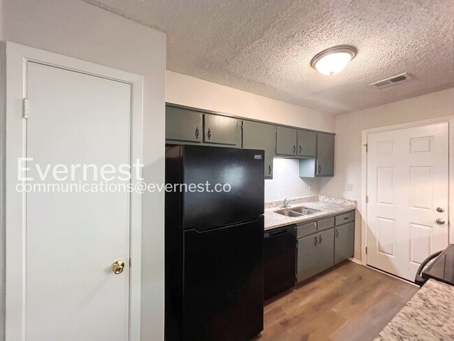 Building Photo - 3565 Corsica Dr