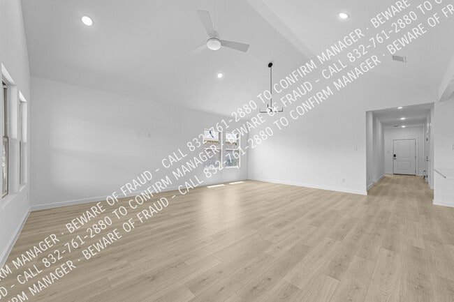 Building Photo - 2229 Maple Ridge Dr