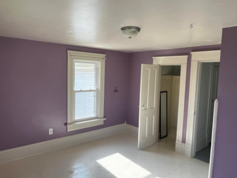 Building Photo - 900 Stilwell Ave