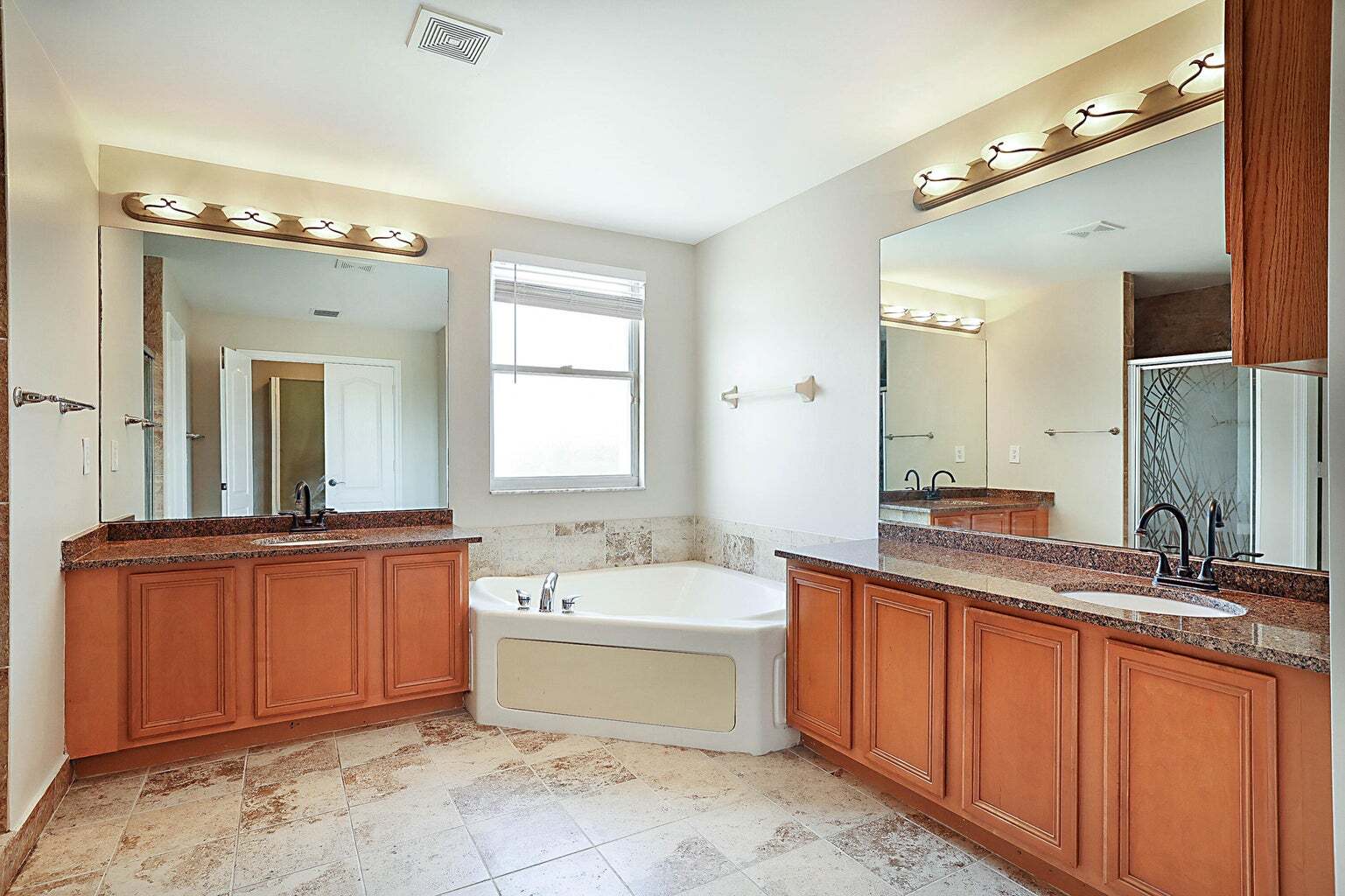 Building Photo - 122 Kensington Way