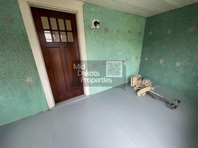 Building Photo - 723 W 5th- 2 bedroom House