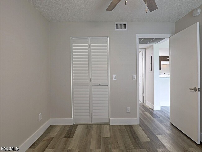 Building Photo - 5303 Summerlin Rd