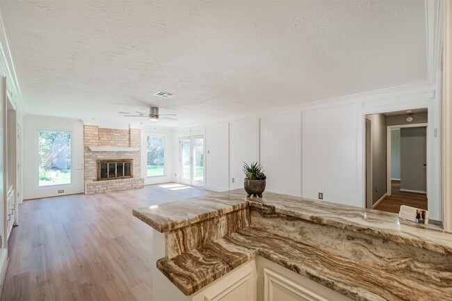 Building Photo - 1715 Woodland Park Dr