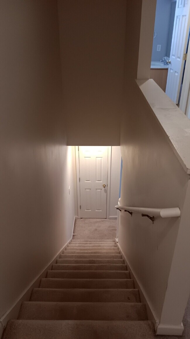Building Photo - 3BR, 2.5BA end unit available August 1, 2025