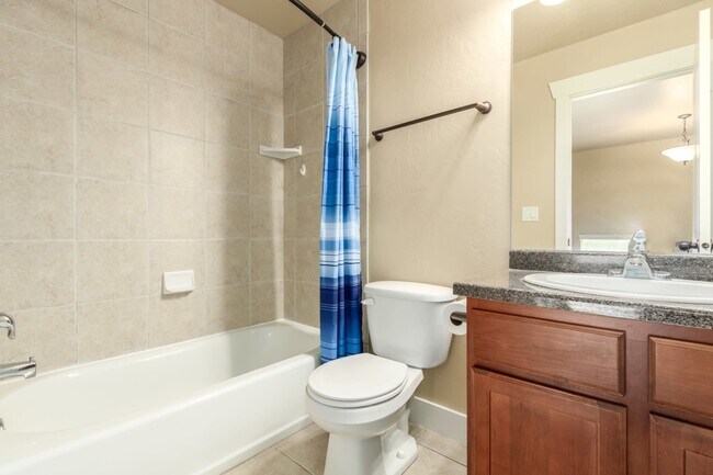 Upstairs bath in hallway at top of stairs - 122 S Tamarak Cir