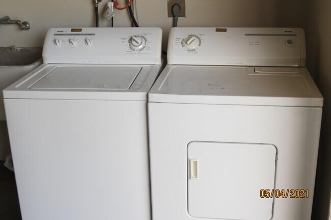 Building Photo - 2132 Town and Country Ln