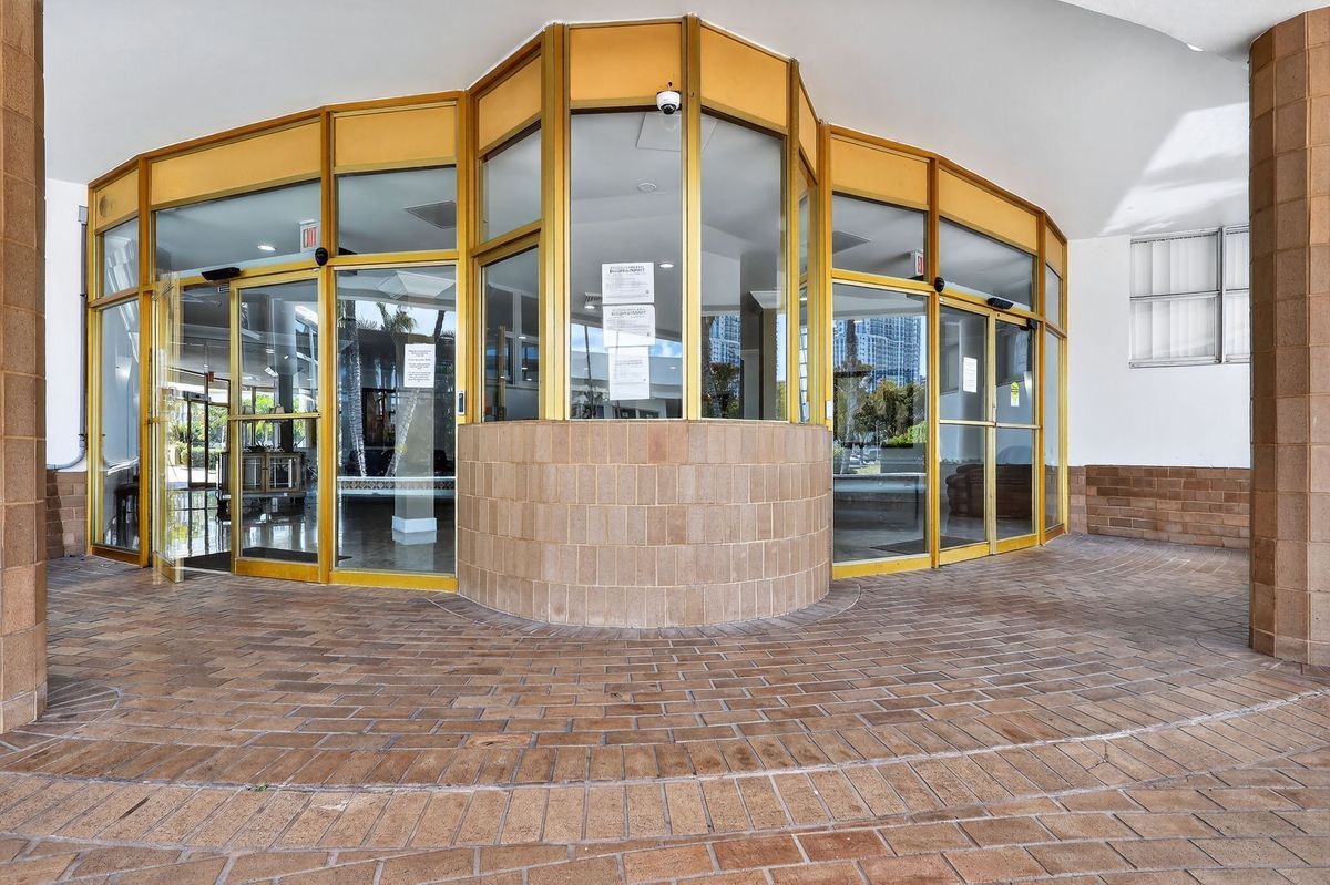 Building Photo - 100 Golden Isles Dr