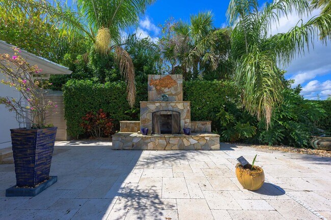 Building Photo - 1130 John Anderson Dr