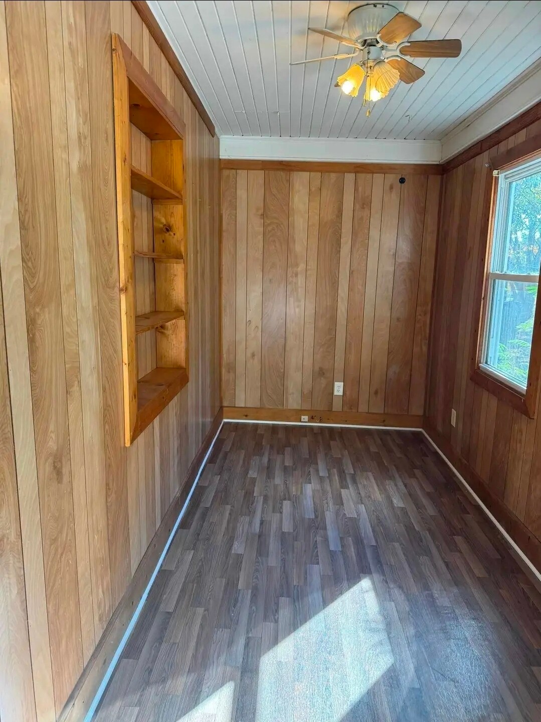 Building Photo - 305 Smith St