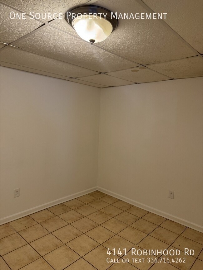 Building Photo - 4141 Robinhood Rd