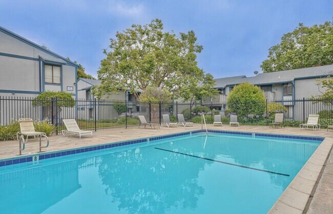 Building Photo - 1925 46th Ave