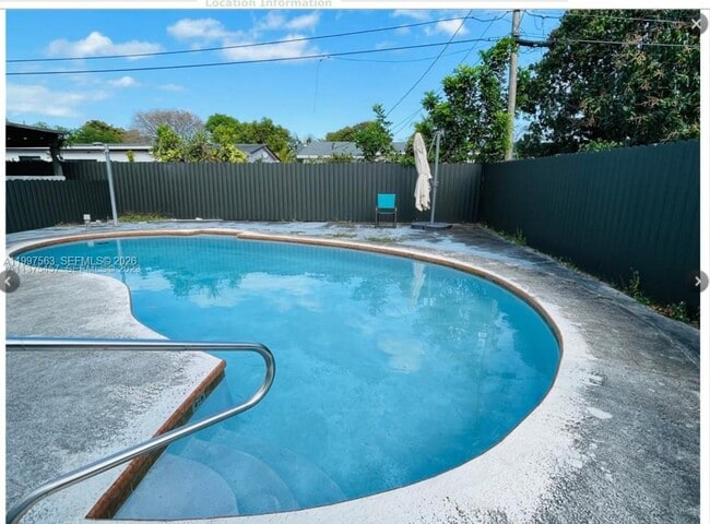 Building Photo - 721 SW 69th Ave