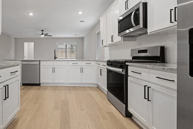 Building Photo - 21520 Bluebonnet Bay Dr