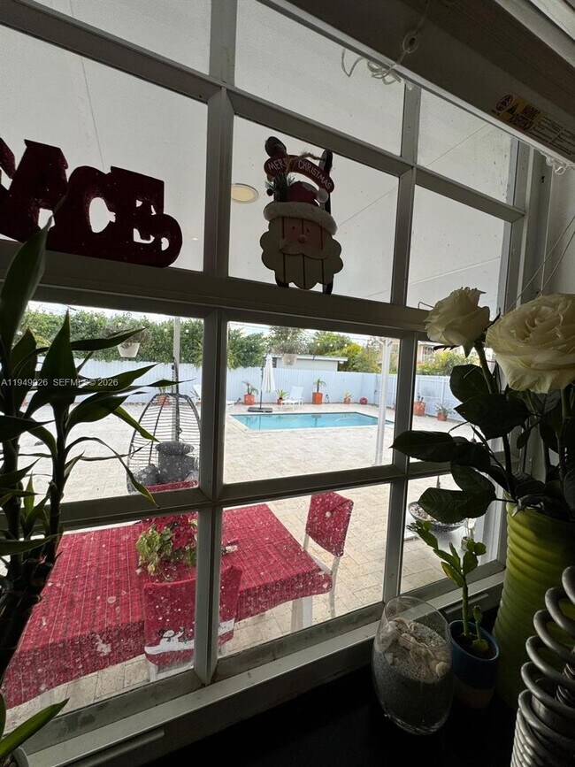 Building Photo - 3551 Palm Ave