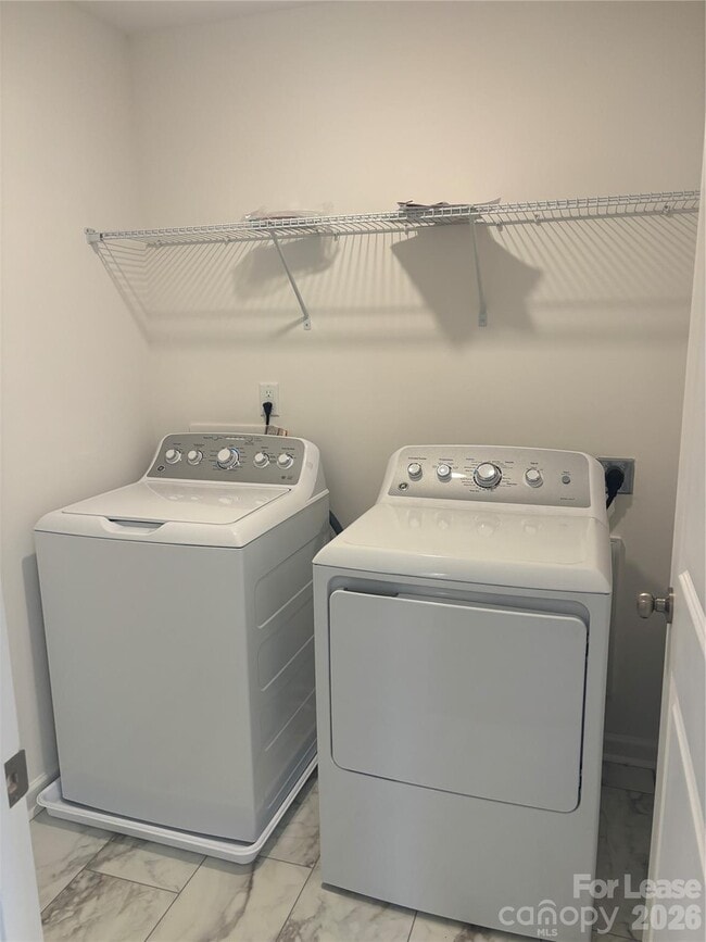 Building Photo - 2012 Highland Park Dr