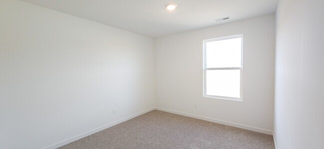 Building Photo - 4146 Viceroy St