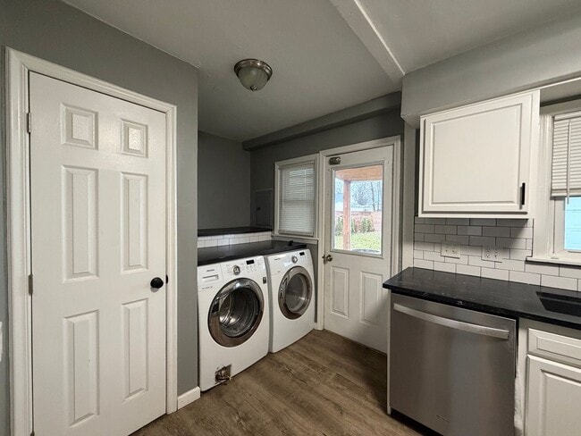 Building Photo - Spacious 4-Bedroom Home with First-Floor Convenience and Great Outdoor Space