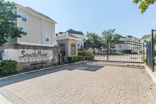 Building Photo - 3001 Murworth Dr