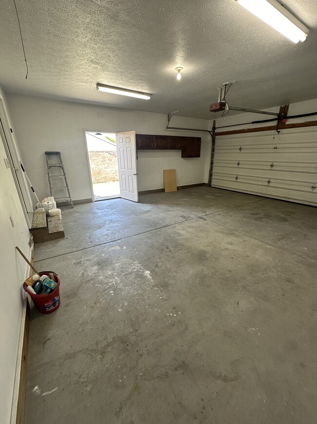 Building Photo - 483A Yale Dr