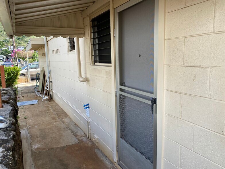 Side entrance - 1722 Maoi Pl