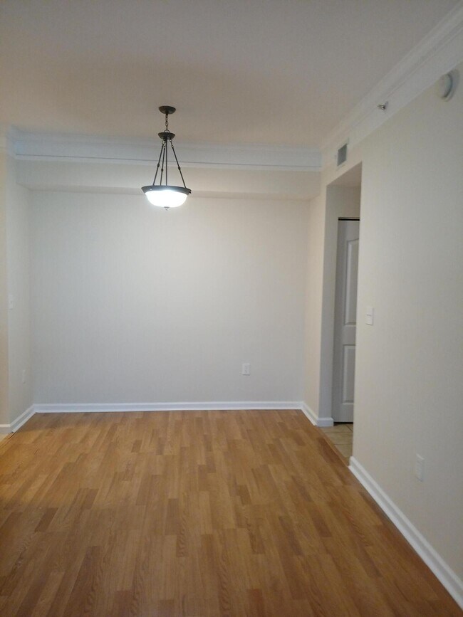 Building Photo - 9857 Baywinds Blvd