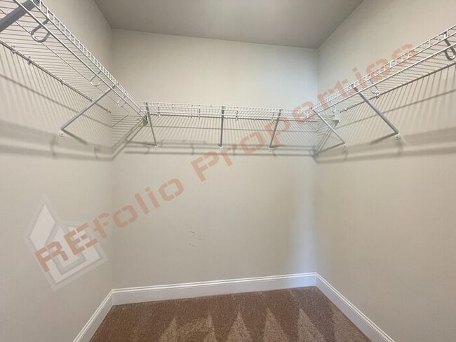 Building Photo - Great Opportunity! Lovely 3 Bedroom 2.5 Ba...