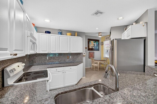 Building Photo - 12418 Crystal Pointe Dr