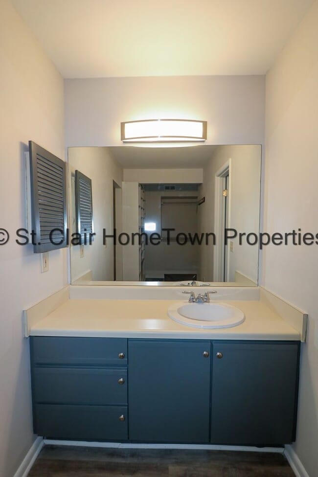 Building Photo - Upstairs Unit on Logan Martin Lake