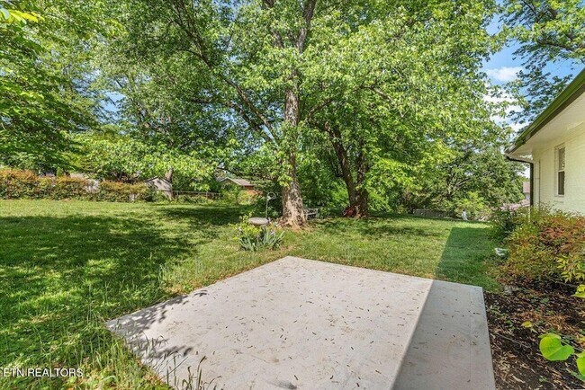 Building Photo - 221 Medford Rd