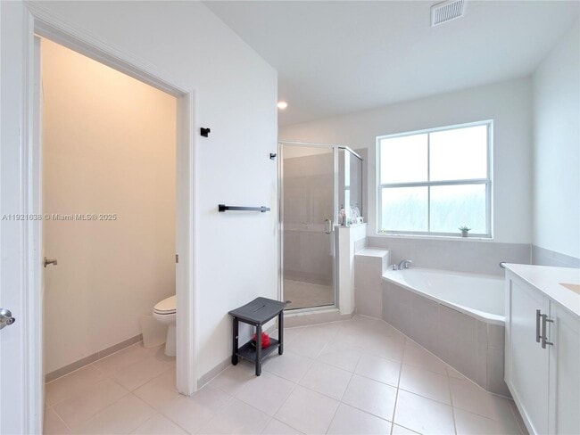 Building Photo - 2636 SE 13th Ct