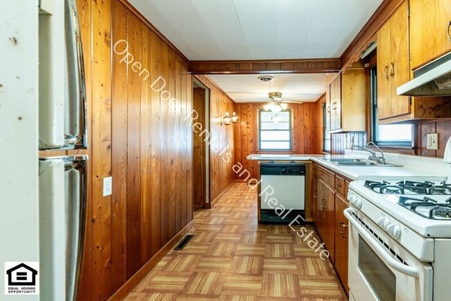 Building Photo - 811 Goshen Ave