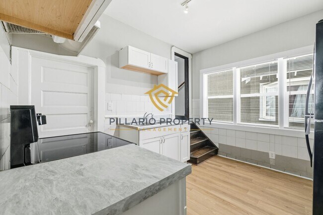 Building Photo - $500 OFF MOVE-IN SPECIAL!!! 4 Bedroom home in Near Downtown Indy! Available Now!