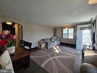 Building Photo - 14 Scarlet Ave