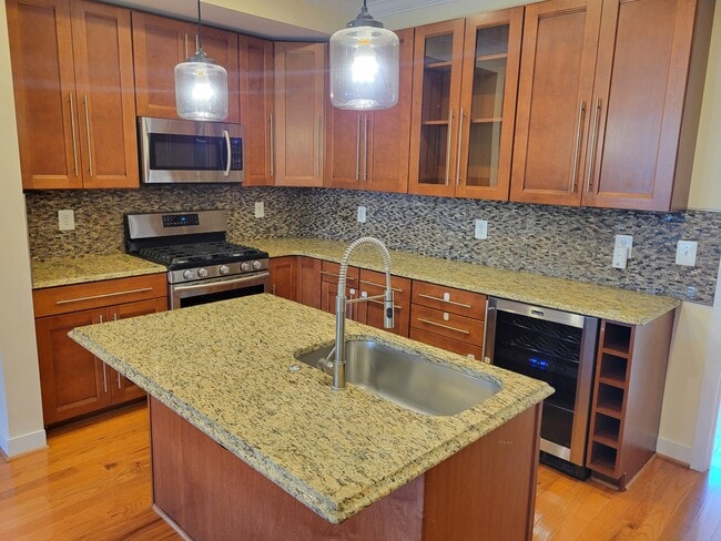 Building Photo - 127 Quincy Pl NE