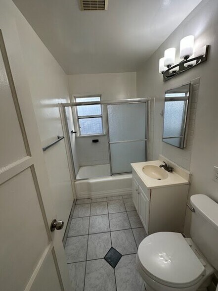 Building Photo - 410 S Sierra Madre Blvd