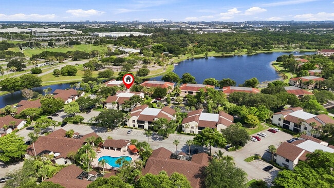 Building Photo - 2581 Carambola Cir N