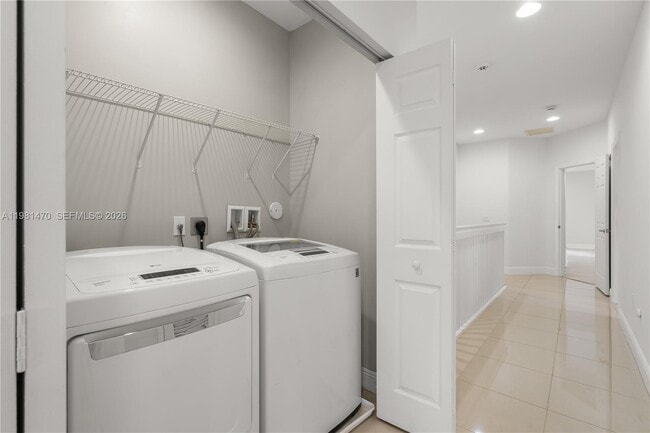 Building Photo - 1139 NE 3rd Ave