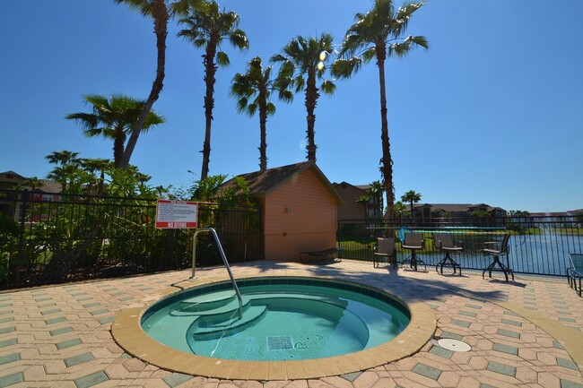 Building Photo - 1/1 Condo in Villas Del Sol ~ Gated Comm w...