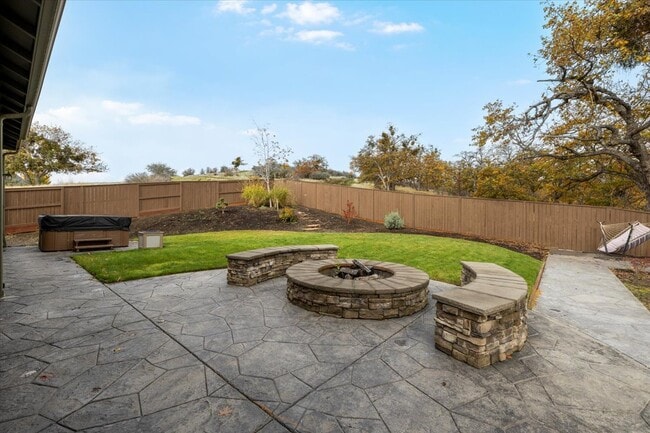 Building Photo - 4375 Vista Pointe Dr