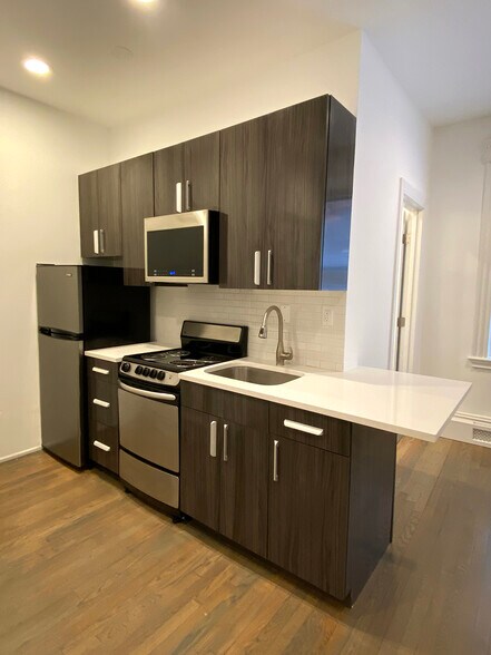 Building Photo - 11 Queensberry St