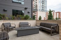 Building Photo - Sleek 1 Bedroom Condo walkable to all things in The Gulch