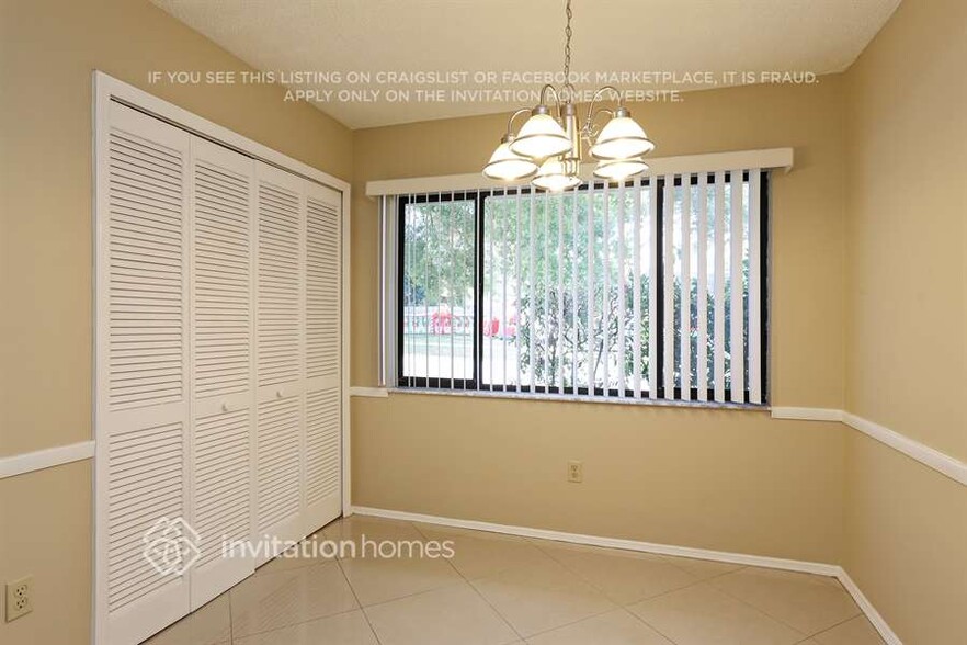 Building Photo - 901 Sandywood Dr