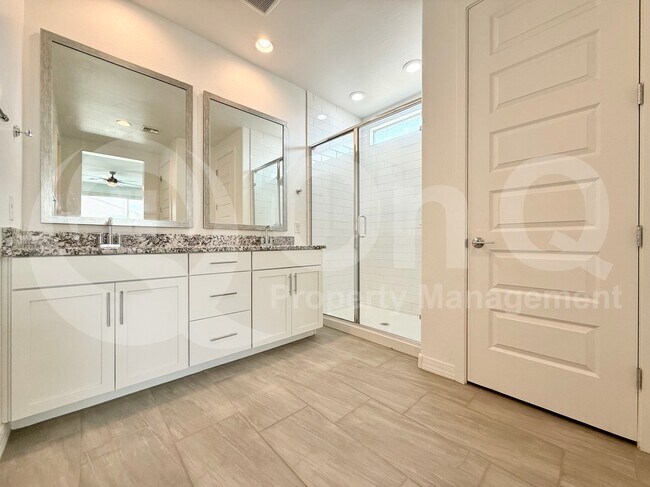 Building Photo - 6908 S 12th Way