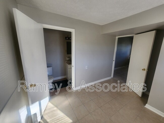 Building Photo - 1700 Cimmaron Trail