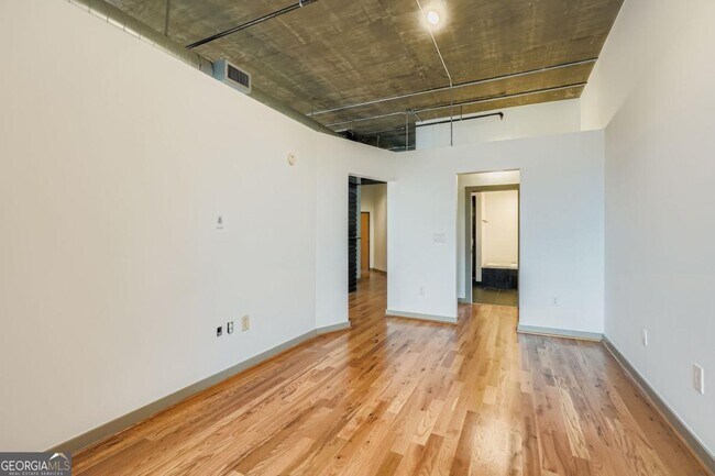 Building Photo - 1023 Juniper St NE